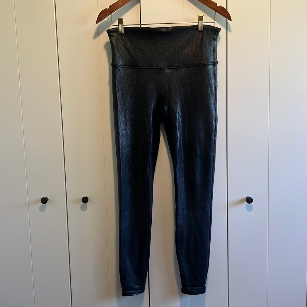 Spanx faux leather pebbled leggings. Size Large